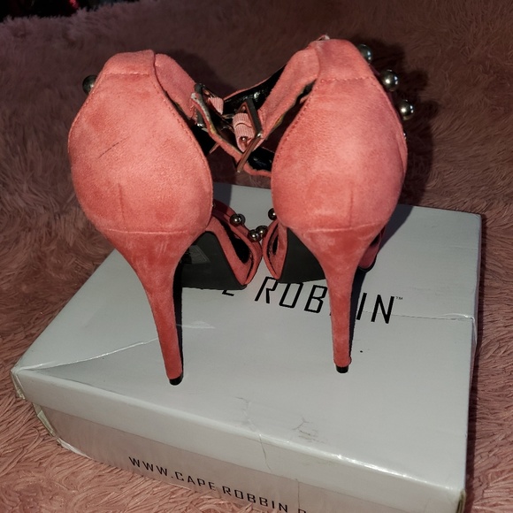 Heels - Picture 4 of 5